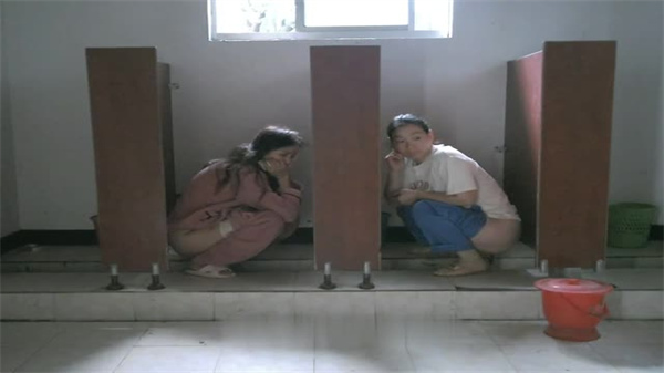 全景厕拍刺激偷窥!一镜到底四视角全收录,极品视角全程记录