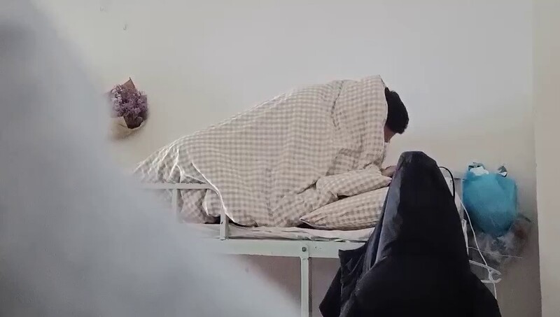 火爆现场！诸葛亮晶晶＆不羡江中仙女突袭男生宿舍，淫乱游戏疯狂交欢实录，床战猛烈到散架！